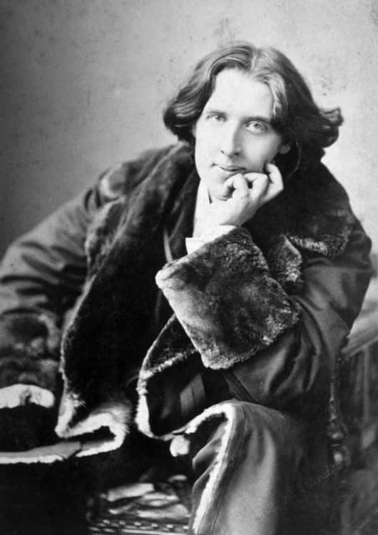 Dix citations inspirantes, Oscar Wilde, citations célèbres, inspiration, sagesse, pensée profonde, réflexion, motivation, littérature, écriture, auteur, humanisme, esthétisme, introspection, critique sociale, philosophie, amour, beauté, humour, vérité, art, créativité, modernité, héritage littéraire, esprit libre, élégance.