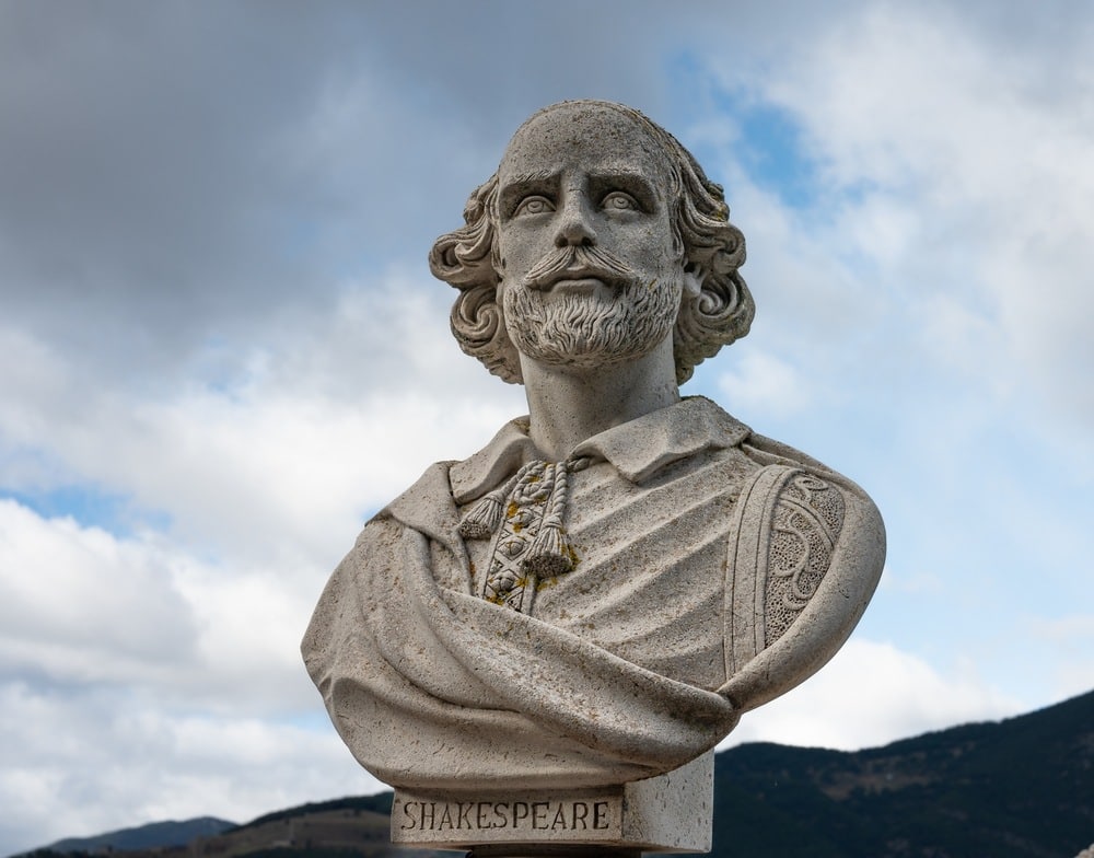 William Shakespeare, citations inspirantes, littérature anglaise, théâtre, poésie, dramaturge, sagesse, réflexion, amour, tragédie, comédie, humanisme, créativité, philosophie, introspection, sonnets, Othello, Hamlet, Roméo et Juliette, Macbeth, rêves, vérité, existence, imagination, émotion.