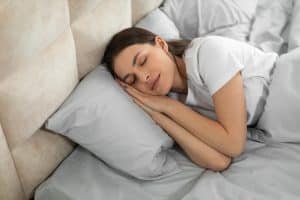 sommeil profond sommeil réparateur santé qualité du sommeil insomnie routine de sommeil hygiène du sommeil relaxation méditation ambiance de la chambre matelas confortable oreiller ergonomique température de la chambre bruit blanc lumières tamisées éviter les écrans rituel du coucher alimentation exercice physique gestion du stress sieste cycles de sommeil apnée du sommeil suppléments naturels conseils pour mieux dormir