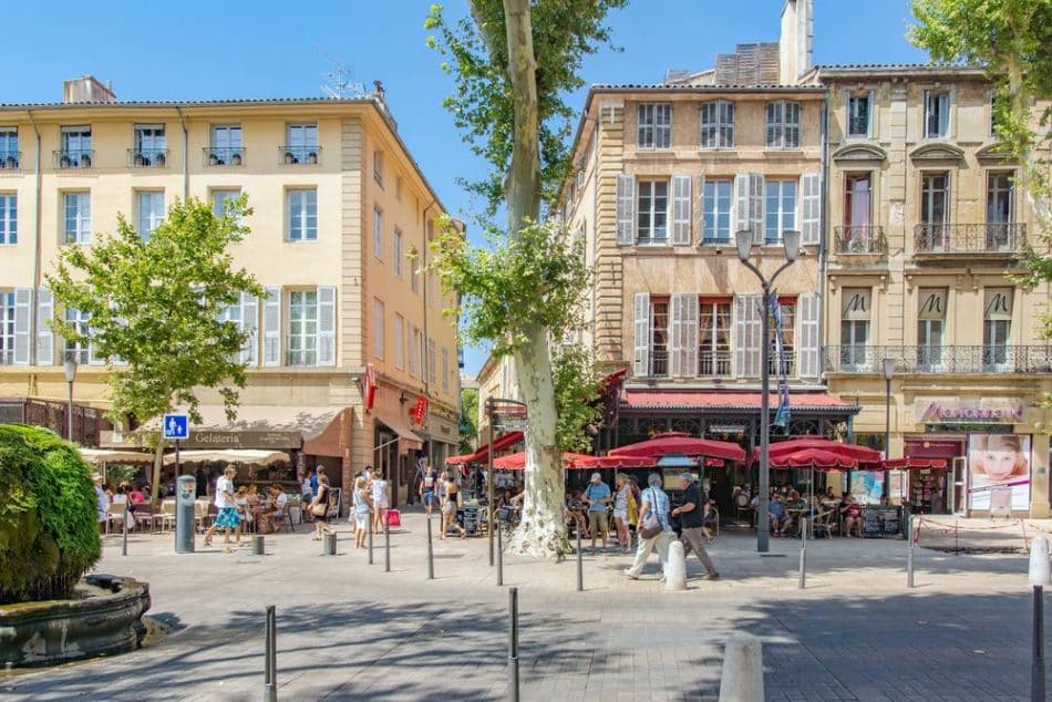 outplacement, Aix-en-Provence, accompagnement, transition professionnelle, reconversion, recherche d'emploi, bilan de compétences, coaching individuel, insertion professionnelle, formation, soutien personnalisé, conseils de carrière, ateliers pratiques, rédaction de CV, lettres de motivation, préparation aux entretiens, employabilité, opportunités d'emploi, services d'accompagnement, développement professionnel, stratégie de recherche, gestion de carrière, réseau professionnel, réussite professionnelle, marché du travail.