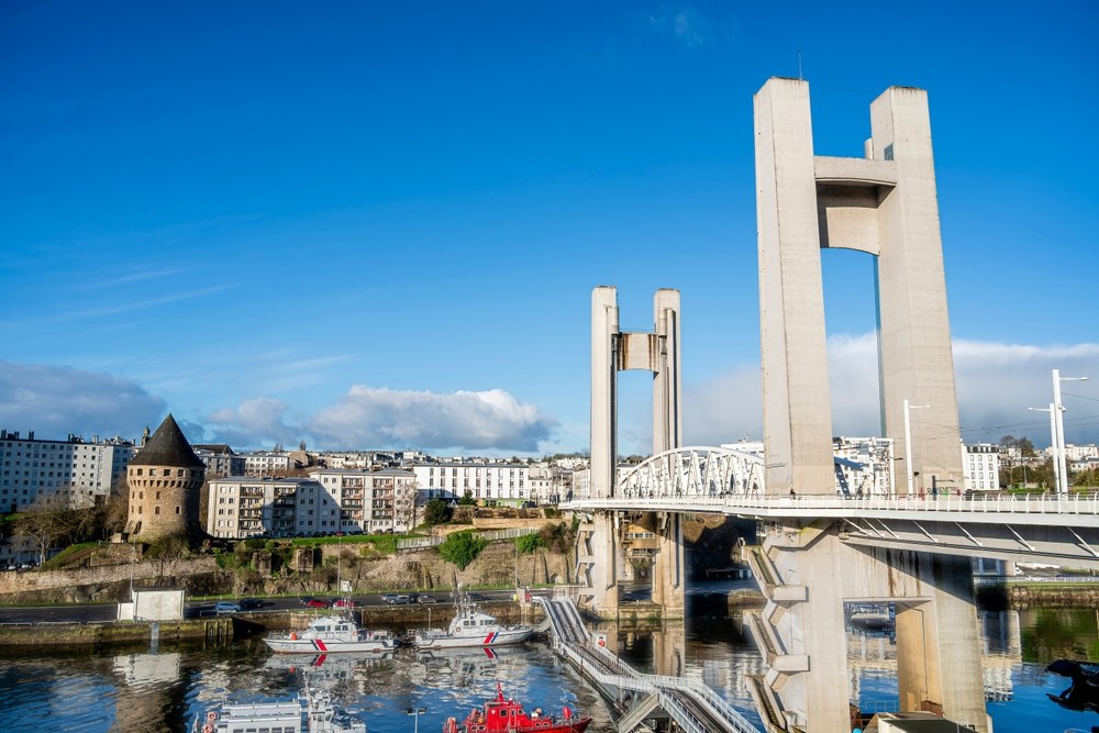 outplacement, Brest, accompagnement, transition professionnelle, reconversion, recherche d'emploi, bilan de compétences, coaching individuel, insertion professionnelle, formation, soutien personnalisé, conseils de carrière, ateliers pratiques, rédaction de CV, lettres de motivation, préparation aux entretiens, employabilité, opportunités d'emploi, services d'accompagnement, développement professionnel, stratégie de recherche, gestion de carrière, marché du travail, réseau professionnel, réussite professionnelle.