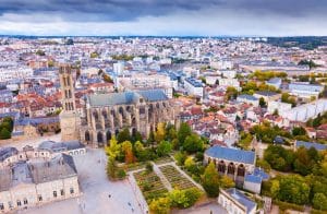 outplacement, Limoges, accompagnement, transition professionnelle, reconversion, recherche d'emploi, bilan de compétences, coaching, insertion professionnelle, formation, soutien personnalisé, conseils de carrière, ateliers pratiques, rédaction de CV, lettres de motivation, préparation aux entretiens, employabilité, opportunités d'emploi, services d'accompagnement, développement professionnel, stratégie de recherche, gestion de carrière, marché du travail, réseau professionnel, succès professionnel.