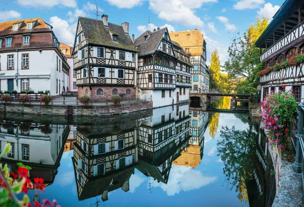outplacement, Strasbourg, transition professionnelle, accompagnement personnalisé, reconversion, bilan de compétences, coaching de carrière, recherche d'emploi, formation professionnelle, réseau professionnel, insertion professionnelle, conseils en emploi, employabilité, services RH, gestion des carrières, entreprises, consultants expérimentés, marché du travail, opportunités d'emploi, gestion du changement, ateliers de formation, soutien aux travailleurs, stratégies de recherche d'emploi, réseautage, ORIENTACTION.