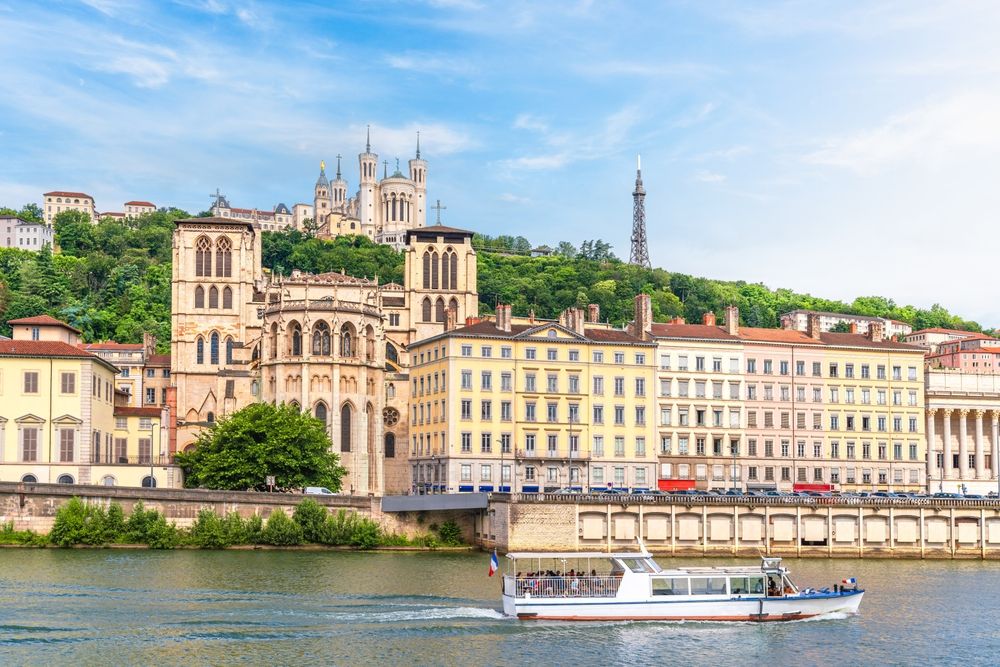 reclassement, cabinet, Lyon, transition professionnelle, outplacement, accompagnement, licenciement, reconversion, coaching, bilan de compétences, recherche d'emploi, soutien personnalisé, stratégie de carrière, employabilité, marché de l'emploi, formation, gestion des talents, réseaux professionnels, entreprises, candidats, services RH, expertise locale, offres d'emploi, développement professionnel, adaptation.