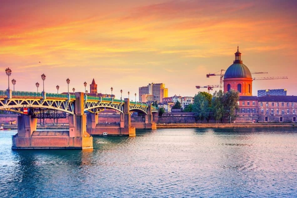 reclassement, cabinet, Toulouse, transition professionnelle, outplacement, accompagnement, licenciement, reconversion, coaching, bilan de compétences, marché de l'emploi, soutien personnalisé, formations, ateliers pratiques, réseaux professionnels, entreprises, secteurs d'excellence, dynamisme économique, expertise locale, stratégies de carrière, gestion de carrière, opportunités d'emploi, compétences spécifiques, bien-être au travail.