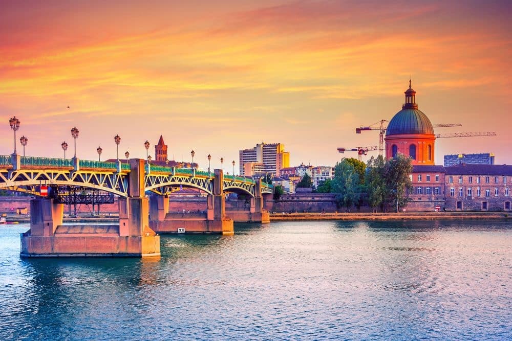 reclassement, cabinet, Toulouse, transition professionnelle, outplacement, accompagnement, licenciement, reconversion, coaching, bilan de compétences, marché de l'emploi, soutien personnalisé, formations, ateliers pratiques, réseaux professionnels, entreprises, secteurs d'excellence, dynamisme économique, expertise locale, stratégies de carrière, gestion de carrière, opportunités d'emploi, compétences spécifiques, bien-être au travail.