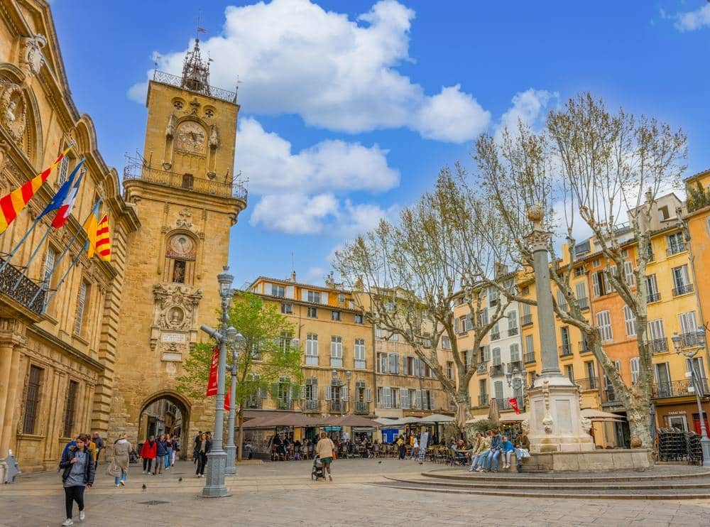 VAE, Aix-en-Provence, validation des acquis, certification, reconnaissance des compétences, accompagnement, formation, parcours professionnel, marché de l'emploi, consultants, expérience professionnelle, reconversion, développement de carrière, opportunités, méthodologie, soutien personnalisé, réussite, livret de VAE, compétences reconnues, projet professionnel, ambitions, témoignages, conseils adaptés, sessions en ligne, ORIENTACTION.