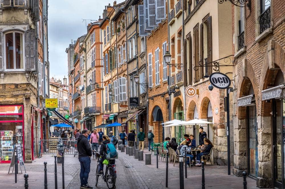 VAE, Toulouse, amitié, amour, validation des acquis, parcours professionnel, reconversion, développement personnel, diplôme, certification, compétences, accompagnement à distance, opportunités professionnelles, soutien personnalisé, méthodologie, réussite, témoignages, projet professionnel, conseils, formation, flexibilité, expérience, évolution de carrière, croissance personnelle, avenir professionnel.