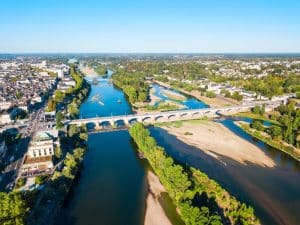centre VAE Tours, validation acquis expérience, diplôme par l'expérience, accompagnement VAE, certification professionnelle, formation continue Tours, reconversion professionnelle, expertise VAE, conseil parcours, dossier VAE, jury VAE, compétences professionnelles, certification Indre-et-Loire, accompagnement personnalisé, financement VAE, région Centre-Val de Loire, évolution professionnelle, métiers en tension, référentiel métier, ingénierie VAE, conseiller VAE Tours, démarche qualité, parcours individualisé, certification RNCP, réussite VAE, territoire tourangeau