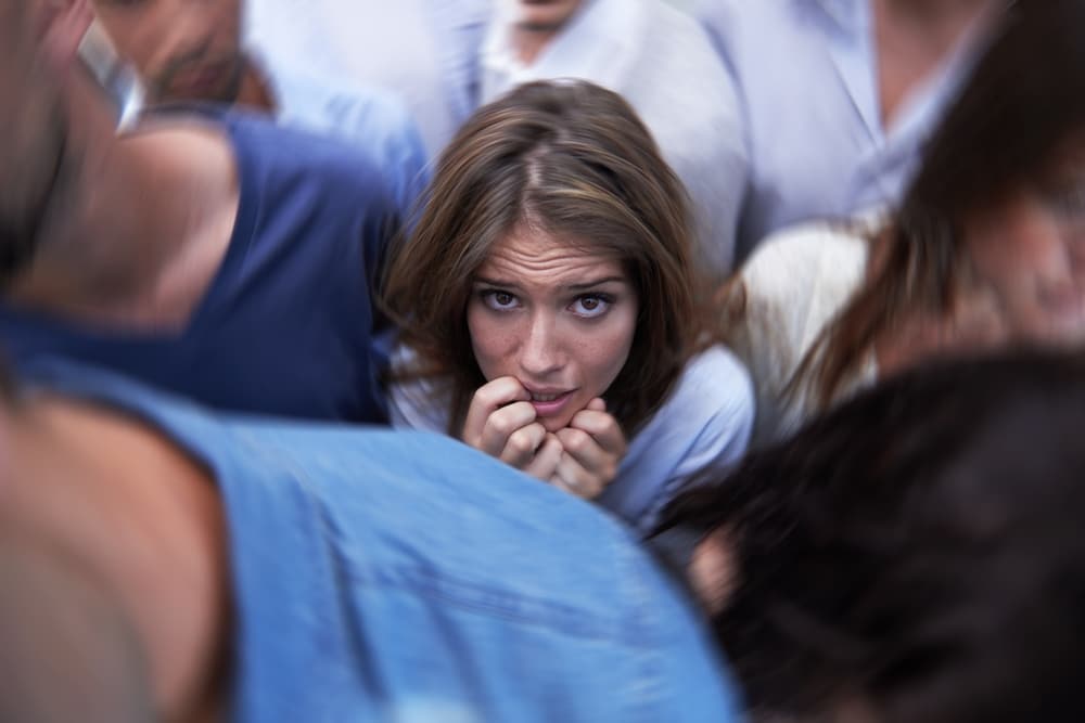 anxiété sociale, peur du regard des autres, trouble d'anxiété sociale, santé mentale, bien-être, interactions sociales, estime de soi, confiance en soi, accompagnement personnalisé, ORIENTACTION, coaching anxiété sociale, gestion des émotions, symptômes physiques, évitement, relations personnelles, vie professionnelle, solitude, dépression, techniques de relaxation, visualisation positive, mises en situation, compétences sociales, équilibre émotionnel, liberté sociale, joie des interactions.