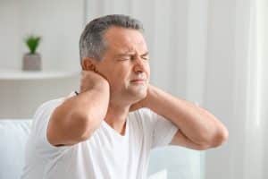 maux de tête, douleurs cervicales, lien entre douleurs, souffrances chroniques, gestion de la douleur, solutions naturelles, traitements médicaux, thérapies alternatives, posture, stress, relaxation, exercices de soulagement, physiothérapie, migraine, céphalées, tension musculaire, conseils de santé, prévention, consultations médicales, impact émotionnel, habitudes de vie, ergonomie, bien-être, qualité de vie.