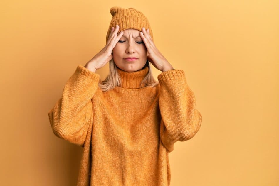 maux de tête, tempes, douleur, causes, soulagement, migraines, tension, consultation médicale, symptômes, traitements, méthodes naturelles, stress, fatigue, hydratation, alimentation, posture, relaxation, examens médicaux, remèdes maison, thérapies alternatives, prévention, habitudes saines, impact émotionnel, douleur pulsatile, sensibilisation.
