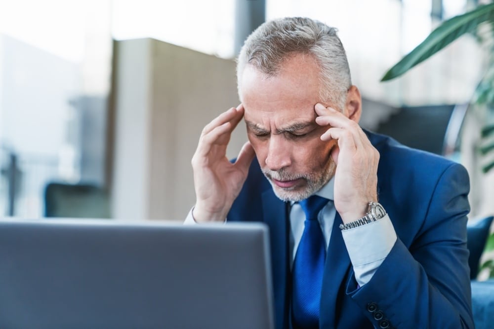 migraine hépatique, symptômes, implications pour la santé, douleurs abdominales, nausées, vomissements, fatigue, sensibilités alimentaires, troubles digestifs, maladies du foie, hépatite, facteurs de risque, alcool, médicaments, stress, alimentation, déshydratation, hydratation, prévention, consultations médicales, diagnostics, traitements, suivi médical, bien-être, qualité de vie.