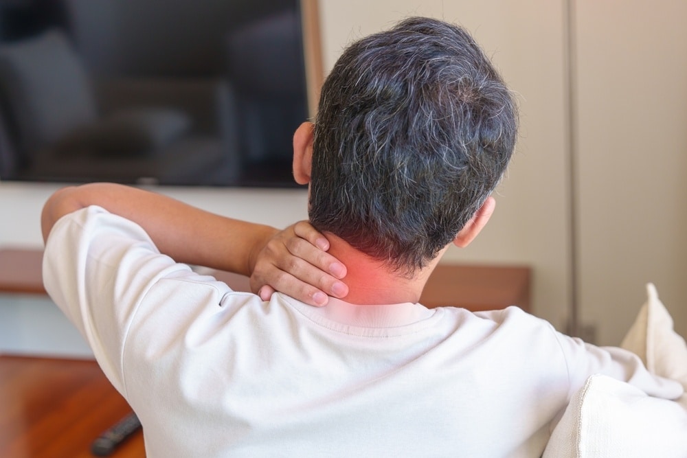 migraine cervicale, traitements naturels, approche douce, douleur cervicale, techniques naturelles, gestion douleur, médecine douce, ostéopathie, acupuncture, étirements, relaxation, thérapies manuelles, posture, exercices cervicales, huiles essentielles, phytothérapie, gestion stress, chaleur thérapie, massages, bien-être, prévention, soins naturels, conseils santé, méthodes alternatives, soulagement naturel, santé holistique.