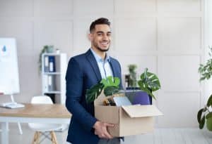 salarié, travail, démission, stress, burn-out, épuisement, bureau, RH, motivation, employé, départ, entreprise, carrière, décision, incertitude, charge de travail, insatisfaction, gestion, psychologie, environnement de travail, turnover, choix professionnel, bien-être, engagement, emploi