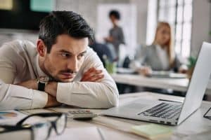 test bore-out, risque bore-out, ennui au travail, sous-charge mentale, désengagement professionnel, souffrance psychologique, manque motivation, épuisement par l'ennui, détresse professionnelle, santé mentale, bien-être travail, QVT, prévention risques, symptômes bore-out, diagnostic professionnel, management préventif, reconnaissance travail, sens au travail, stimulation professionnelle, évaluation RH, climat social, indicateurs bore-out, sous-utilisation compétences, frustration professionnelle, amélioration conditions travail