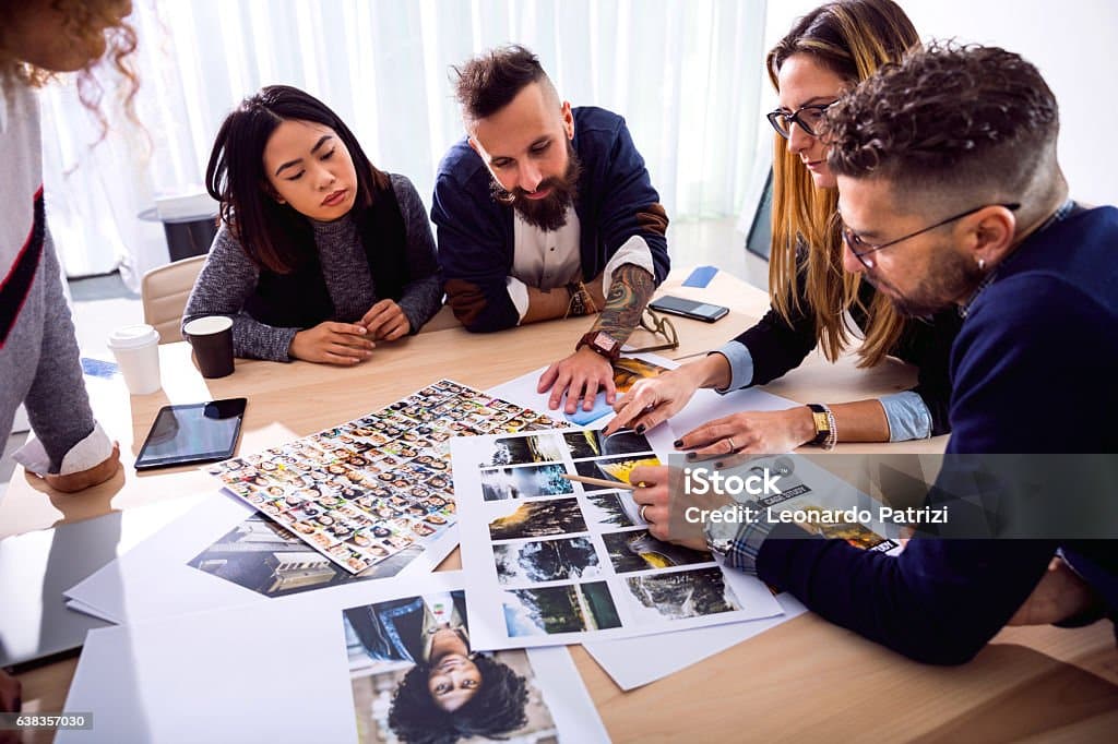 direction artistique, projet digital, identité visuelle, design numérique, branding, création visuelle, web design, cohérence graphique, charte graphique, expérience utilisateur, interface digitale, UX design, UI design, moodboard, storytelling visuel, stratégie créative, esthétique digitale, typographie, palette de couleurs, design interactif, inspiration visuelle, conception graphique, communication visuelle, direction créative, ligne éditoriale