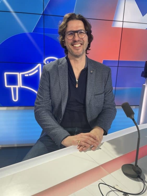 emeric lebreton, bfm business, émission, docteur en psychologie, consultant, interview, média, psychologie du travail, analyse économique, comportement organisationnel, expert rh, télévision, plateau tv, management, conseil en entreprise, interventions médiatiques, stratégie d'entreprise, psychologie économique, ressources humaines, performance professionnelle, communication corporate, expert en leadership, analyse de marché, tendances du travail, influence psychologique, médias spécialisés