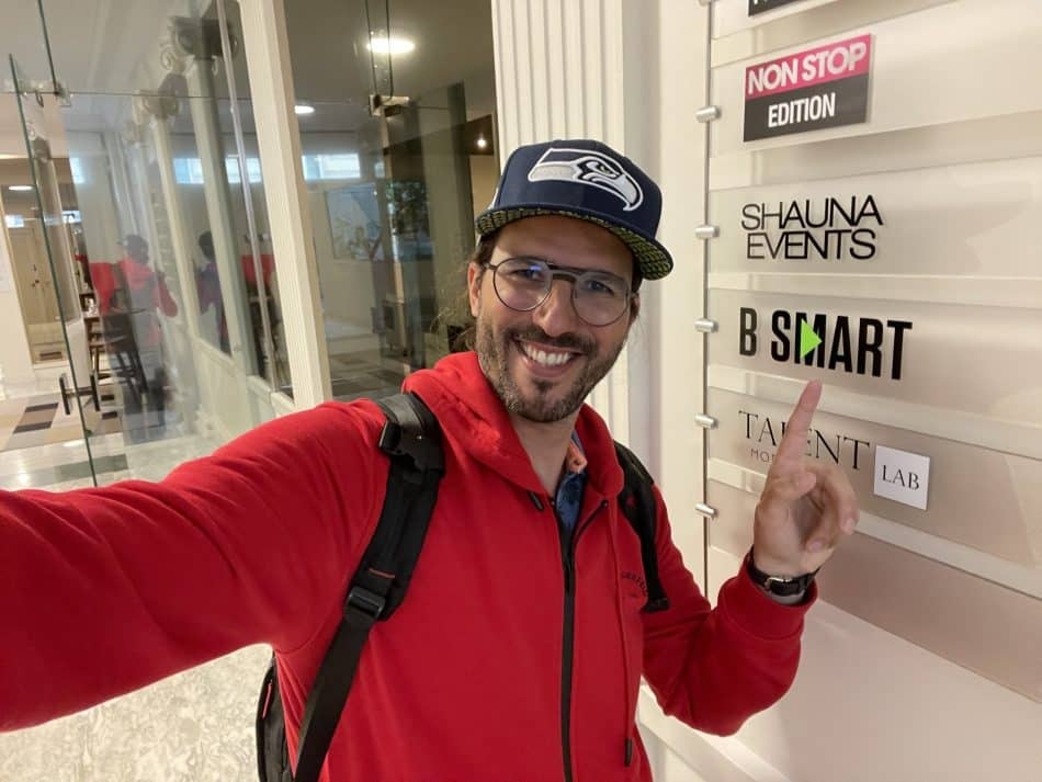 emeric lebreton, bsmart, émission, docteur en psychologie, consultant, interview, média, psychologie du travail, analyse économique, comportement organisationnel, expert rh, télévision, plateau tv, management, conseil en entreprise, interventions médiatiques, stratégie d'entreprise, psychologie économique, ressources humaines, performance professionnelle, communication corporate, expert en leadership, analyse de marché, tendances du travail, influence psychologique, médias spécialisés