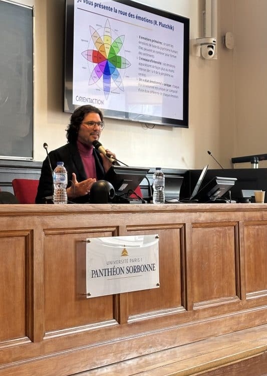 Emeric Lebreton, conférence Sorbonne, gestion des émotions, biographie, Wikipédia, docteur en psychologie, conférencier, ORIENTACTION, psychologie du travail, intelligence émotionnelle, management émotionnel, intervention universitaire, Paris Sorbonne, événement académique, expert RH, développement personnel, communication non-violente, leadership bienveillant, contrôle du stress, méthodes psychologiques, vidéo conférence, analyse comportementale, régulation émotionnelle, parcours professionnel, ateliers pratiques