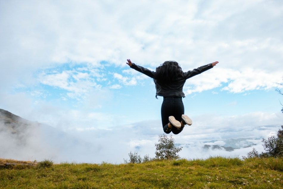 texte confiance en soi inconnu, préparation mentale nouveau départ, affirmation positive changement, courage femme exploration, développement personnel transition, estime de soi avenir incertain, pensée positive défi, force intérieure nouveauté, texte rassurant inconnu, apaisement anxiété changement, confiance en l'avenir, motivation avant l'inconnu, phrase encourageante exploration, adaptation au changement, résilience face à l'inconnu, ouverture d'esprit, curiosité positive, lâcher-prise contrôle, processus d'adaptation, transformation peur en excitation, énergie exploration, ancrage dans le présent, acceptation de l'incertitude, empowerment découverte, renaissance personnelle avenir