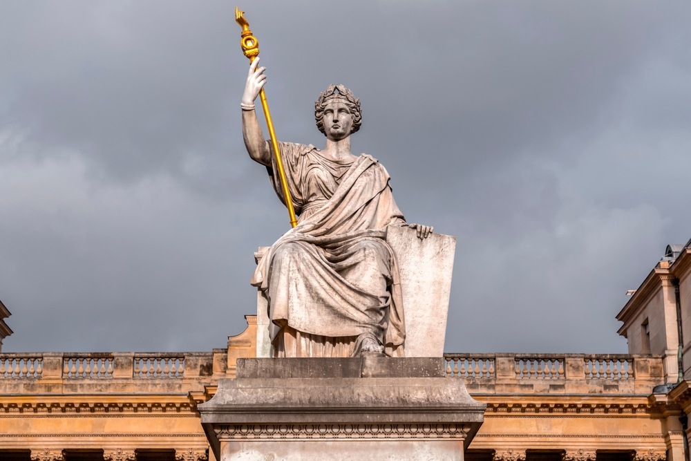 dissolution Assemblée nationale, arme politique, stratégie présidentielle, calcul politique, crise institutionnelle, Ve République, pouvoirs présidentiels, rapport de force, instabilité gouvernementale, conséquences dissolution, histoire constitutionnelle, démocratie française, mécanismes politiques, risques dissolution, opposition politique, majorité présidentielle, élections anticipées, légitimité démocratique, manipulation politique, enjeux pouvoir, analyse stratégique, fragilisation institutions, leçons historiques, dissolutions passées, avenir politique