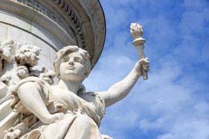 dissolution Assemblée nationale, dates clés dissolution, histoire politique française, moments historiques dissolution, Ve République, crises institutionnelles, tournants politiques, dissolution 1962, dissolution 1968, dissolution 1981, dissolution 1988, dissolution 1997, dissolution 2024, conséquences dissolution, élections anticipées, changements politiques, analyse historique, leçons du passé, impact dissolution, démocratie française, majorités présidentielles, contextes historiques, décisions présidentielles, héritage politique, mémoire collective