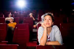 thérapie film, cinéma chemin vers soi, analyse film thérapeutique, cinéma et psychologie, identification personnage film, développement personnel cinéma, introspection par le film, émotions et cinéma, storytelling cinématographique, films inspirants, réflexion existentielle, catharsis cinématographique, leçons de vie films, connexion émotionnelle, métaphores filmiques, croissance personnelle, films et bien-être, divertissement intelligent, miroir psychologique, cinéma transformatif, exploration de soi, narration thérapeutique, films engageants, éveil conscient, cinéma et réalité