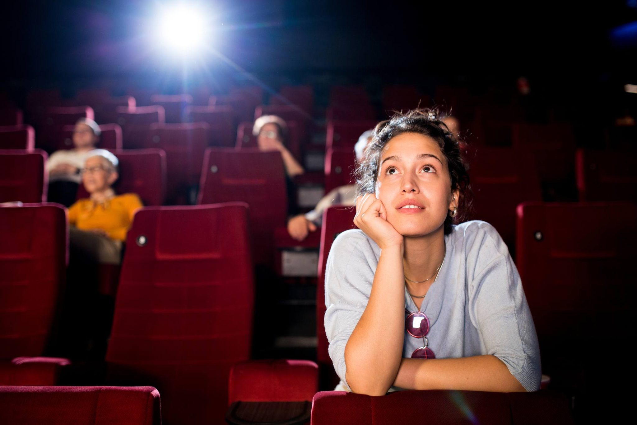 thérapie film, cinéma chemin vers soi, analyse film thérapeutique, cinéma et psychologie, identification personnage film, développement personnel cinéma, introspection par le film, émotions et cinéma, storytelling cinématographique, films inspirants, réflexion existentielle, catharsis cinématographique, leçons de vie films, connexion émotionnelle, métaphores filmiques, croissance personnelle, films et bien-être, divertissement intelligent, miroir psychologique, cinéma transformatif, exploration de soi, narration thérapeutique, films engageants, éveil conscient, cinéma et réalité