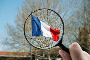 crise de confiance politique, défiance politique française, rapport citoyens politique, désengagement politique, méfiance institutions, crise démocratique, abstention record, perte de crédibilité politique, fracture démocratique, désillusion politique, défiance citoyenne, crise de légitimité, relations politiques-citoyens, mécontentement démocratique, scepticisme politique, rupture politique-société, perte de confiance, crise représentative, désaffection politique, malaise démocratique, défiance envers élus, crise politique française, détachement citoyen, rupture confiance, avenir démocratique