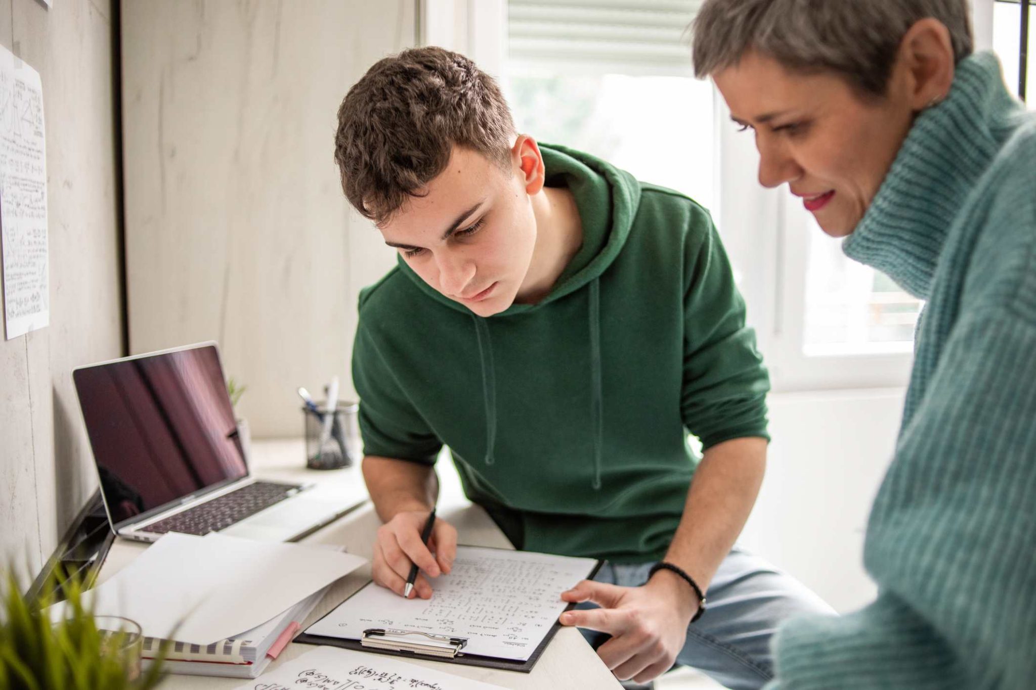 ebook parent, implication parents, bilan d'orientation, orientation scolaire, parents et orientation, outil pédagogique parents, accompagnement parental, guide parents orientation, collaboration famille-école, soutien parental, ressources parents, dialogue orientation, rôle parents orientation, conseils parents, éducation orientation, co-éducation, partenariat parents-école, communication parents-enfants, aide à l'orientation, médiation scolaire, accompagnement scolaire, parentalité éducative, outils numériques parents, ebook éducatif, orientation collaborative