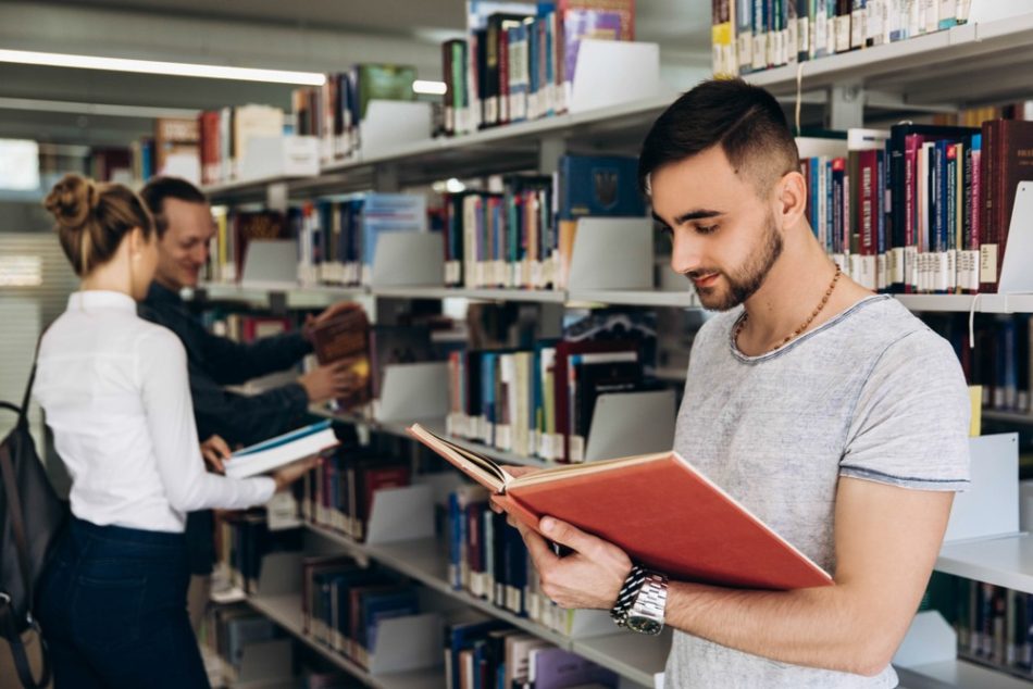 études Marseille, universités Marseille, enseignement supérieur Marseille, Aix-Marseille Université, écoles Marseille, formation Marseille, campus Marseille, vie étudiante Marseille, logement étudiant Marseille, transports étudiants Marseille, facs Marseille, établissements supérieurs Marseille, AMU, Kedge Business School, Centrale Marseille, Polytech Marseille, IUT Marseille, facultés Marseille, offres formation Marseille, quartiers étudiants Marseille, bibliothèques Marseille, restauration étudiante Marseille, associations étudiantes Marseille, inscriptions Marseille, orientation Marseille