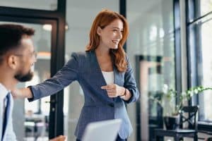 mobilité professionnelle, pénurie de talents, gestion des talents, entreprises recrutement, marché du travail, compétences rares, rétention talents, mobilité interne, stratégie RH, guerre des talents, fidélisation collaborateurs, développement compétences, mobilité ascendante, gestion carrières, talents internes, compétences critiques, mobilité stratégique, rotation du personnel, capital humain, employabilité interne, politiques mobilité, développement interne, talents clés, compétences stratégiques, mobilité organisationnelle