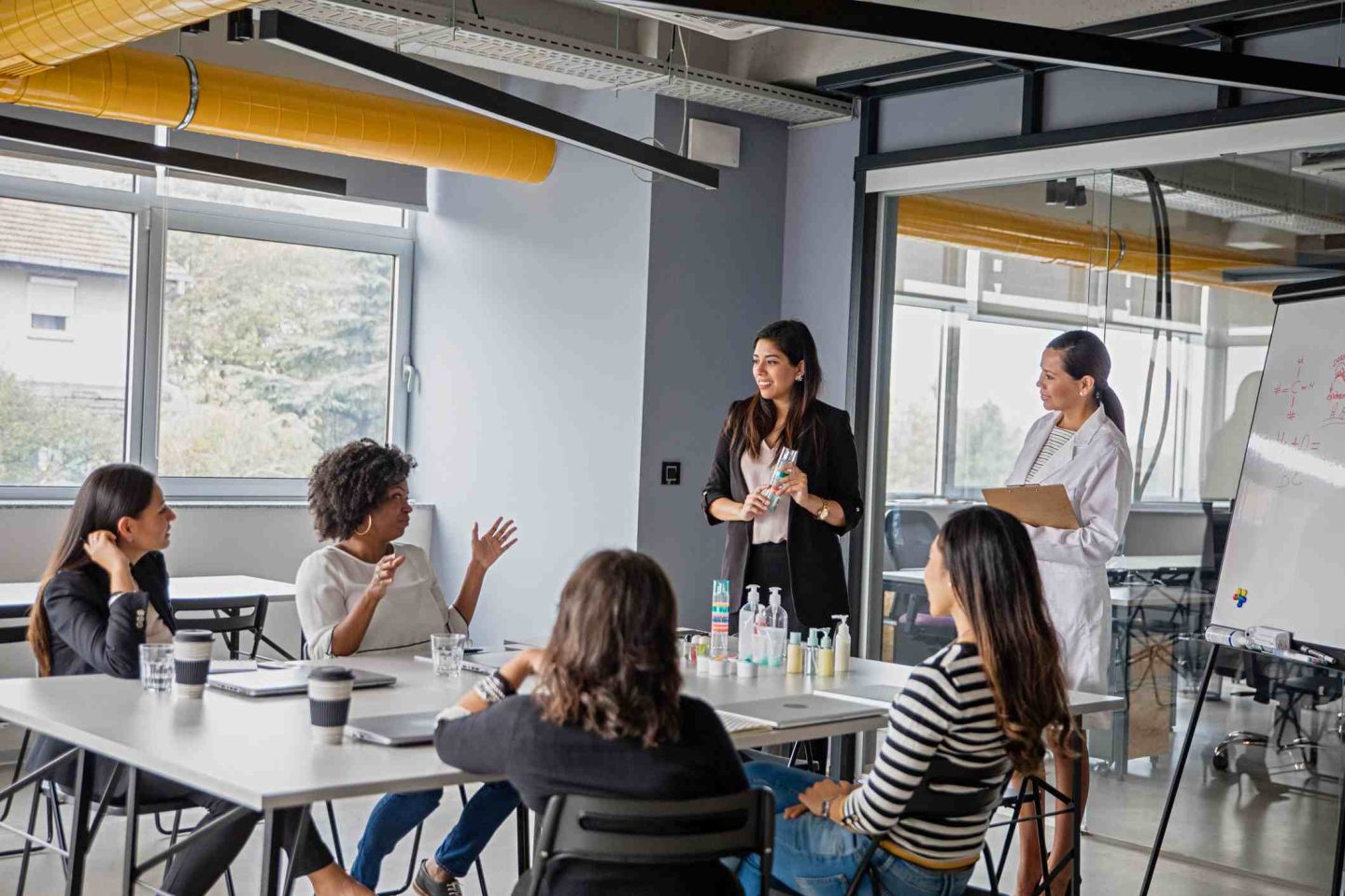 semaine de 4 jours, RH 2026, avenir du travail, organisation travail, tendances RH, productivité entreprise, bien-être salariés, réduction temps travail, transformation RH, politiques RH futures, équilibre vie pro-perso, innovation managériale, performance entreprise, qualité de vie travail, évolution travail, stratégie RH 2026, flexibilité travail, nouvelles pratiques RH, travail du futur, adaptation entreprises, productivité 4 jours, bien-être organisationnel, révolution travail, RH prospectives, avenir RH