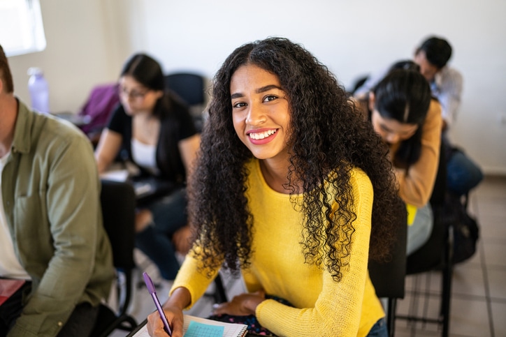 Bilan d’orientation au lycée avec accompagnement personnalisé pour aider une lycéenne à construire son projet d’études.