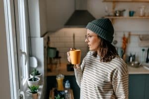 Salarié réfléchissant à changer de métier à la rentrée de septembre 2026