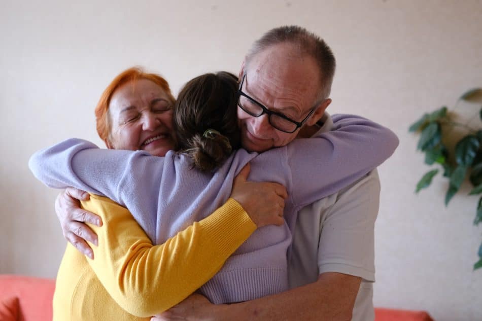 Personne réfléchissant au pardon envers ses parents pour se libérer de son passé