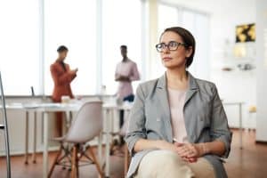 Cadre envisageant une reconversion professionnelle