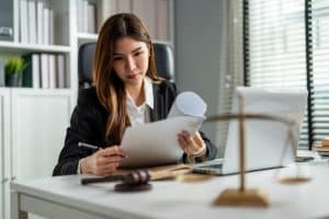 Personne en reconversion vers un métier du notariat