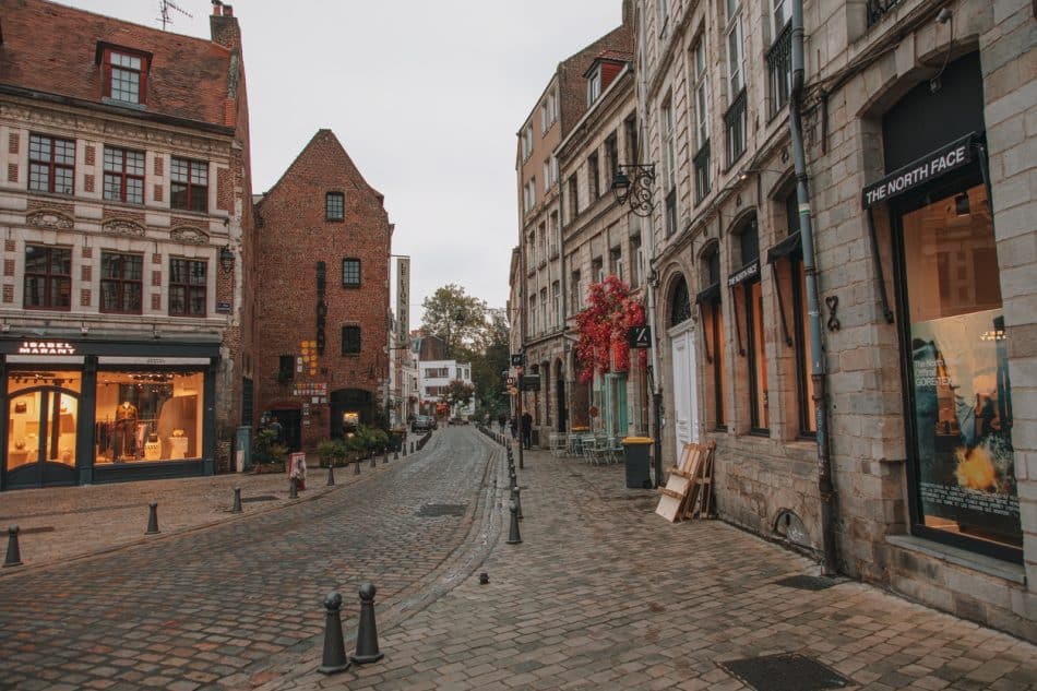 Personne préparant sa reconversion professionnelle dans les Hauts-de-France