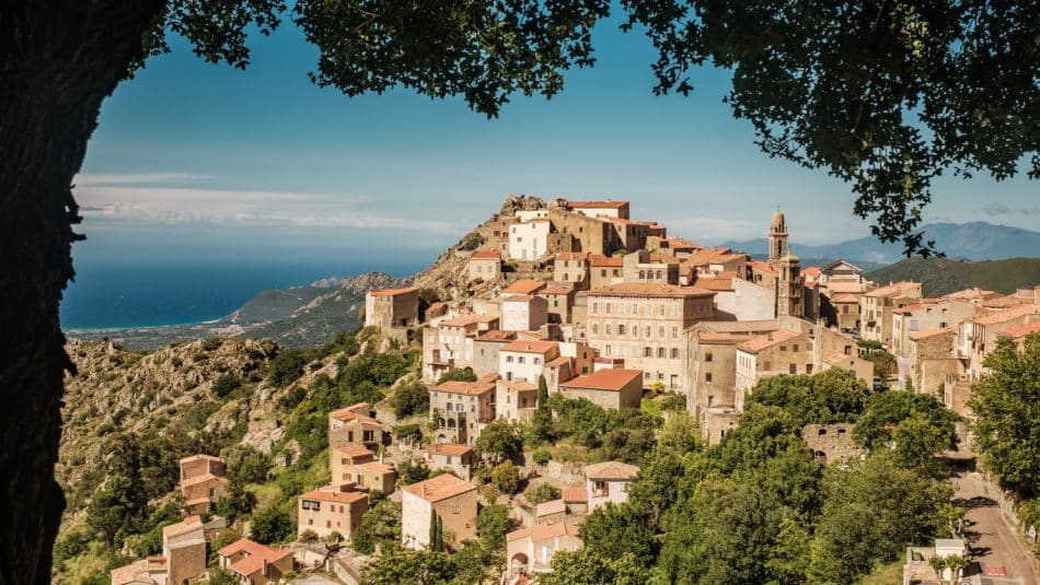 Personne préparant sa reconversion professionnelle en Corse