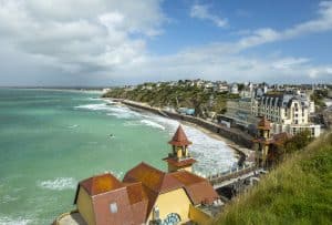 Personne préparant sa reconversion professionnelle en Normandie
