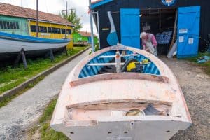 Personne en reconversion vers le métier de charpentier de marine