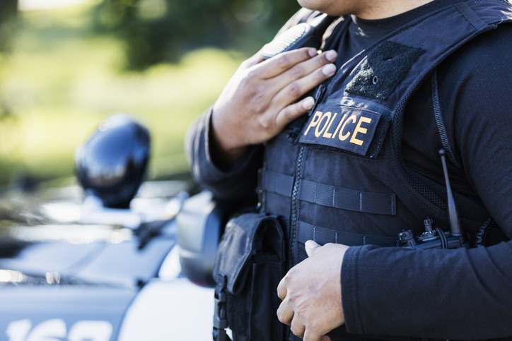 Ancien policier envisageant une reconversion professionnelle