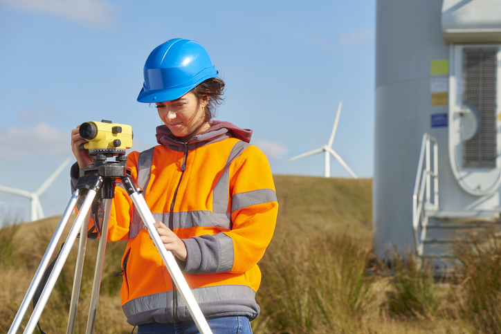 Personne en reconversion vers le métier de géomètre-topographe