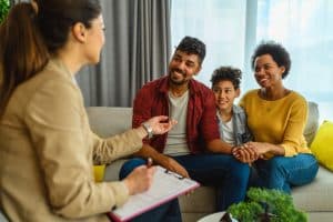 Personne en reconversion vers le métier de médiateur familial