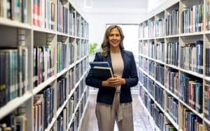 Professeur documentaliste envisageant une reconversion