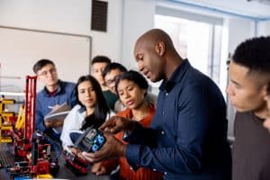 Professeur de technologie envisageant une reconversion