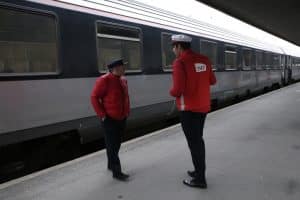 Agent SNCF envisageant une reconversion professionnelle